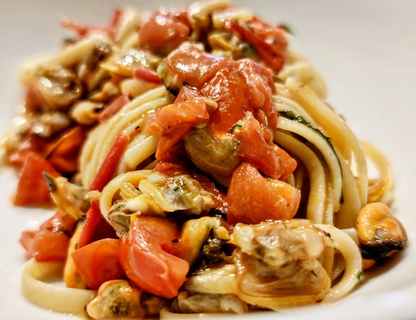 Celebriamo il #pastaday con delle ottime Linguine @pastamancini, cozze e vongole

#haveagoodpasta #pastaday #pasta #linguine #campomarinodimaruggio #food #ilovekitchen #comeinpuglia #wheninpuglia #tripsalento #thisiswhyimfat #pastalover #elleincucina #book #recipe @elleincucina #cozze #vongole #vongoleveraci @chefincamicia #cosebuone #cosebuonedamangiare