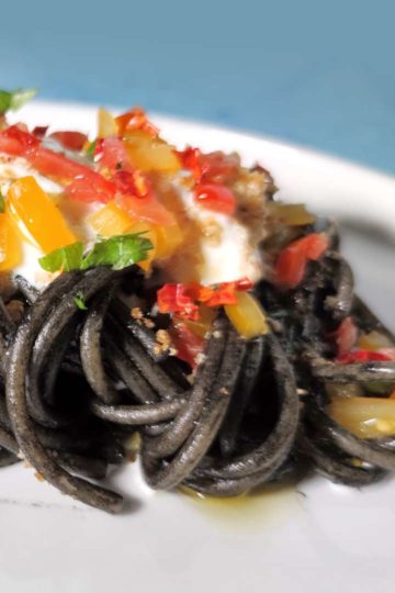 Spaghettone al Nero di Seppia e Olio extra vergine d'oliva Tre Tomoli